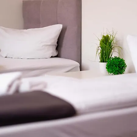 Sunnyhome Monteurwohnungen Und Nahe Regensburg Apartment Obertraubling